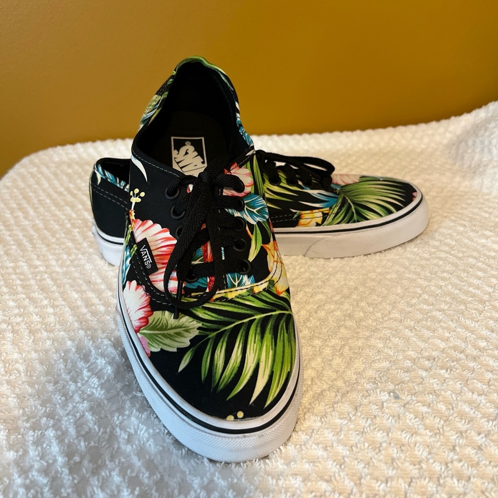 Hawaiian floral VANS sneakers women size 9 or men size 7.5